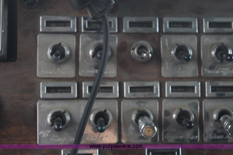 image for item L3476 1998 Peterbilt 379 semi truck