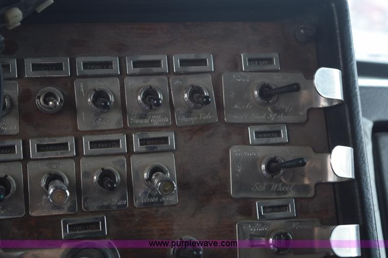 image for item L3476 1998 Peterbilt 379 semi truck