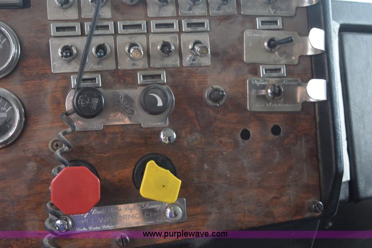 image for item L3476 1998 Peterbilt 379 semi truck