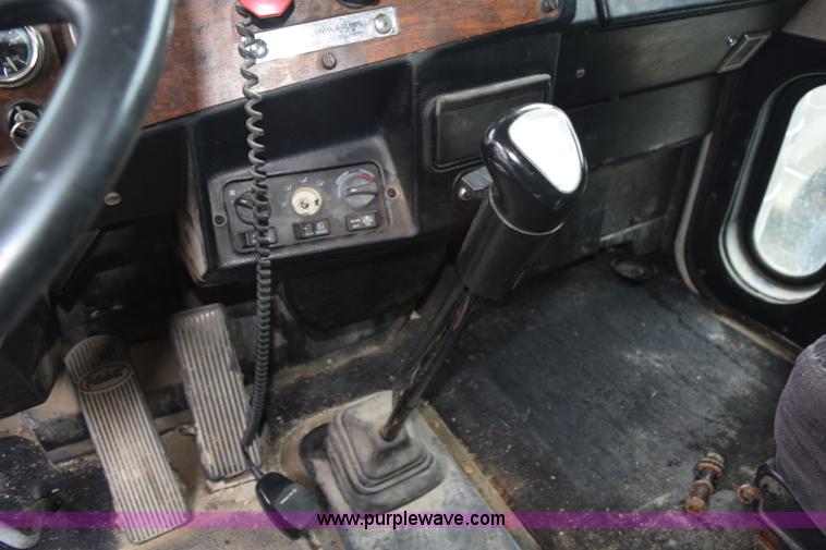 image for item L3476 1998 Peterbilt 379 semi truck