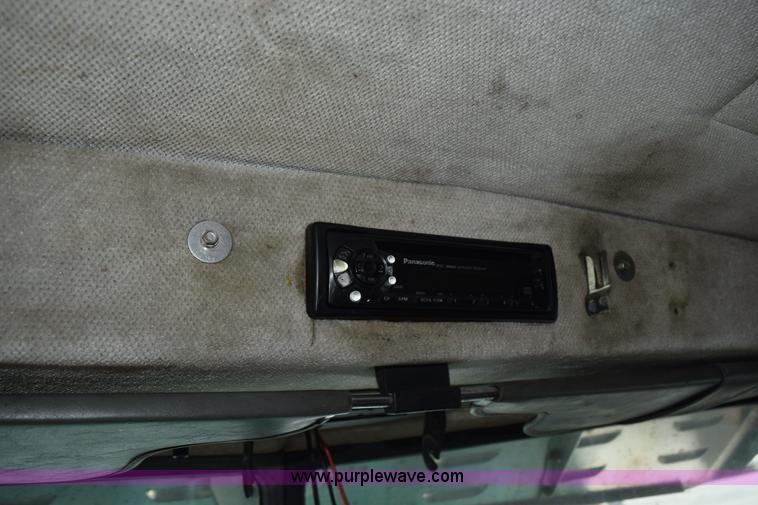 image for item L3476 1998 Peterbilt 379 semi truck