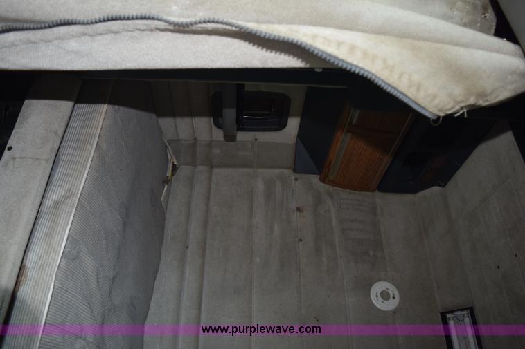 image for item L3476 1998 Peterbilt 379 semi truck