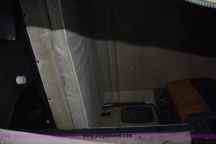 image for item L3476 1998 Peterbilt 379 semi truck