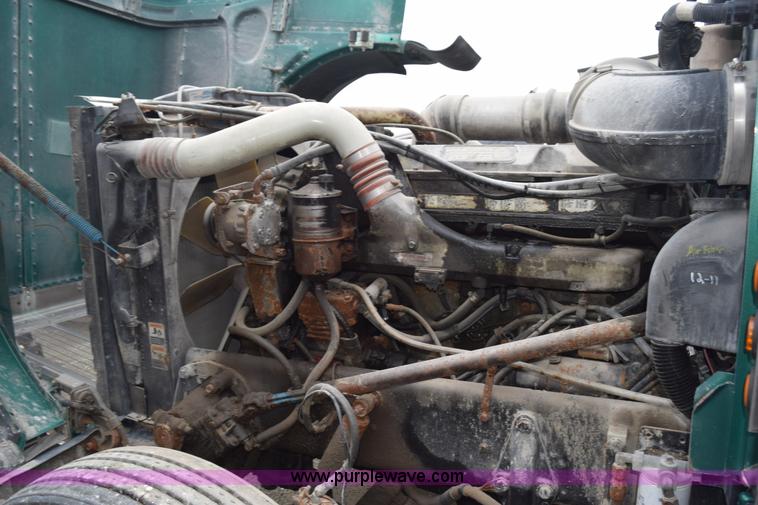 image for item L3476 1998 Peterbilt 379 semi truck