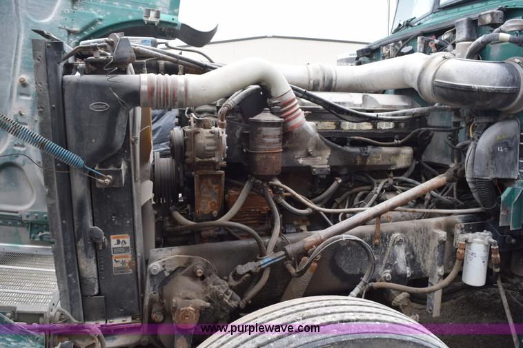 image for item L3476 1998 Peterbilt 379 semi truck