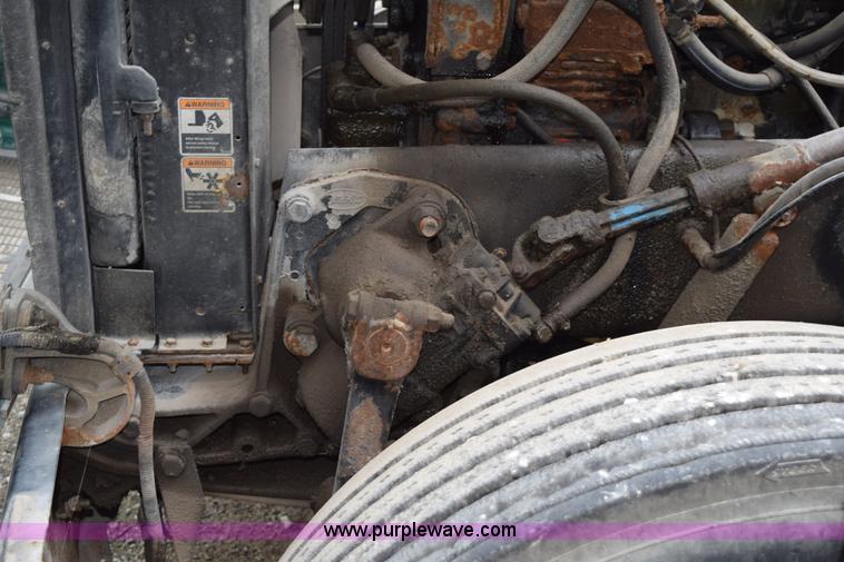 image for item L3476 1998 Peterbilt 379 semi truck