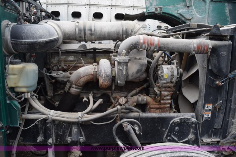 image for item L3476 1998 Peterbilt 379 semi truck