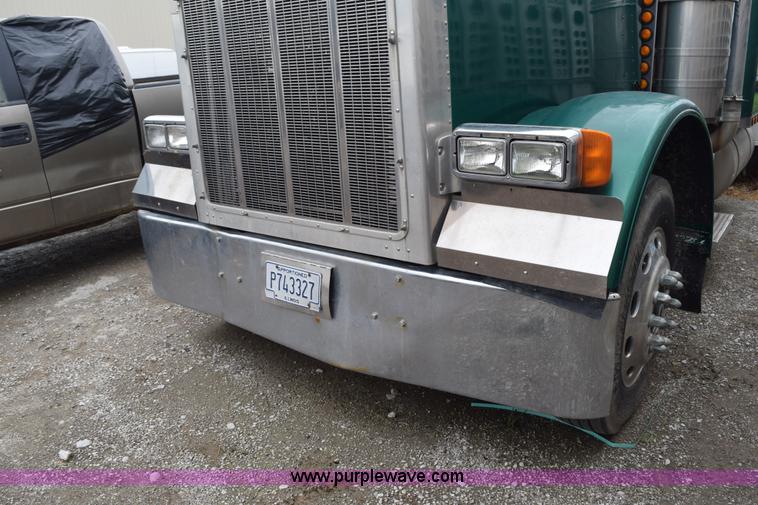 image for item L3476 1998 Peterbilt 379 semi truck