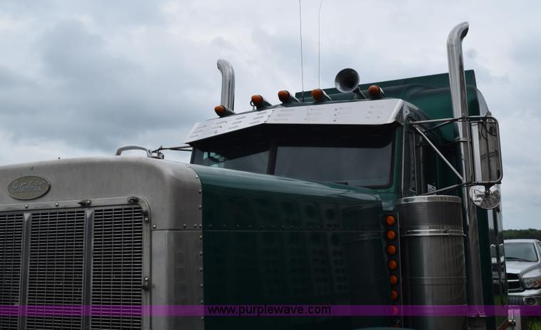 image for item L3476 1998 Peterbilt 379 semi truck