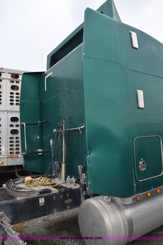 image for item L3476 1998 Peterbilt 379 semi truck