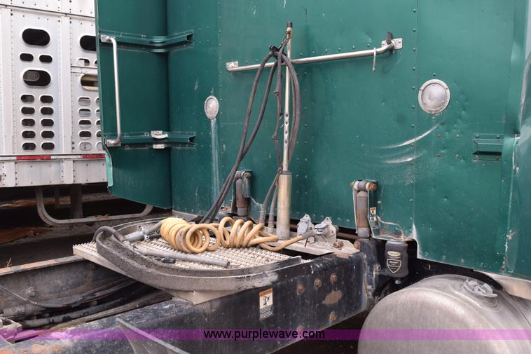 image for item L3476 1998 Peterbilt 379 semi truck