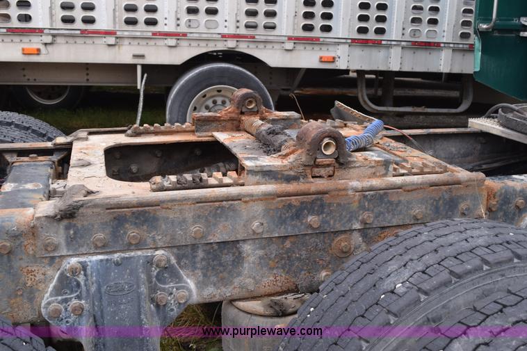 image for item L3476 1998 Peterbilt 379 semi truck