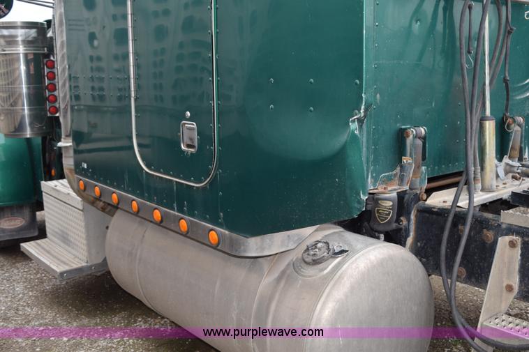 image for item L3476 1998 Peterbilt 379 semi truck
