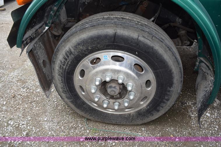 image for item L3476 1998 Peterbilt 379 semi truck