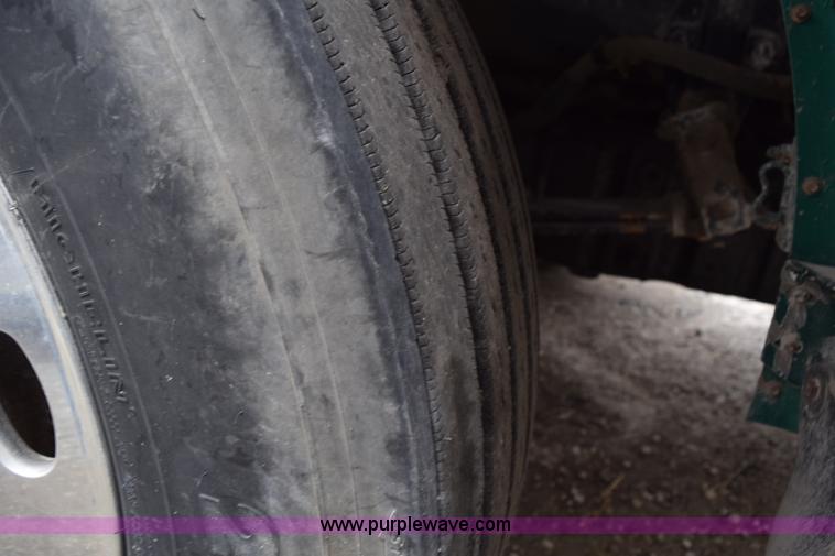 image for item L3476 1998 Peterbilt 379 semi truck