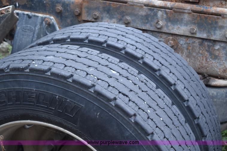 image for item L3476 1998 Peterbilt 379 semi truck