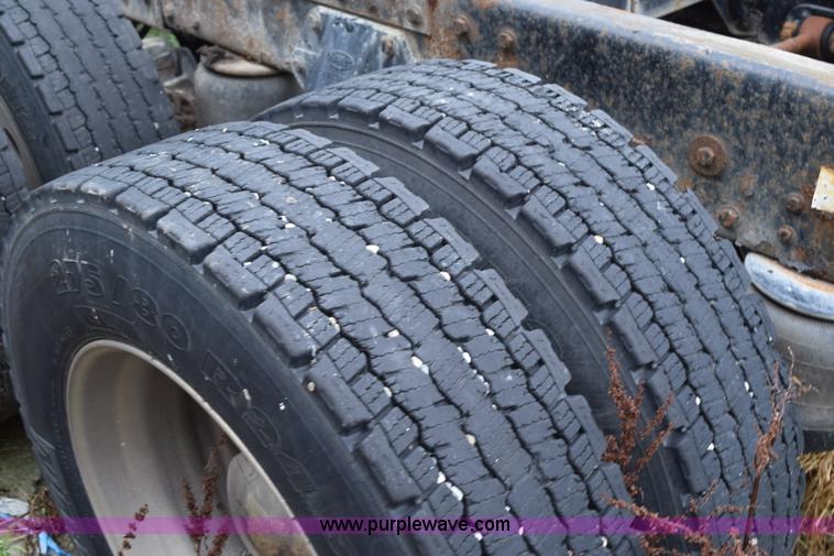 image for item L3476 1998 Peterbilt 379 semi truck