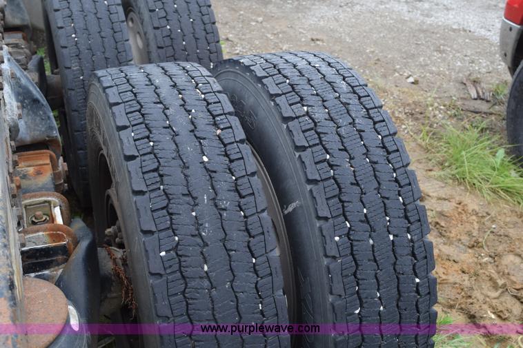 image for item L3476 1998 Peterbilt 379 semi truck