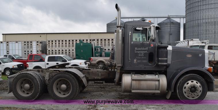 image for item L3477 2000 Peterbilt 378 semi truck