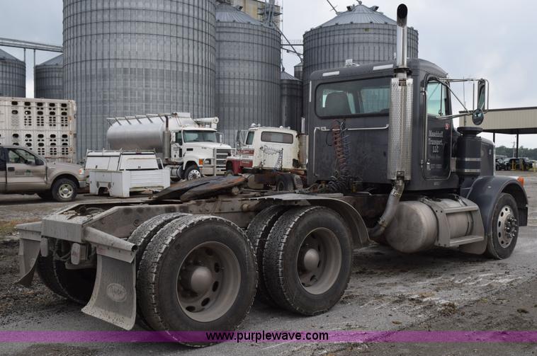 image for item L3477 2000 Peterbilt 378 semi truck