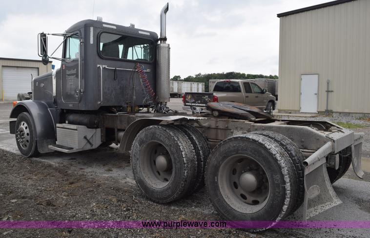 image for item L3477 2000 Peterbilt 378 semi truck