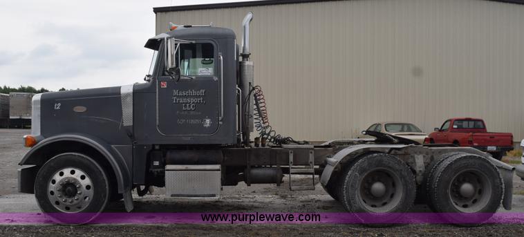 image for item L3477 2000 Peterbilt 378 semi truck