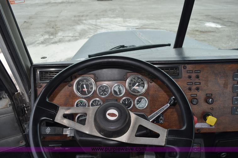 image for item L3477 2000 Peterbilt 378 semi truck