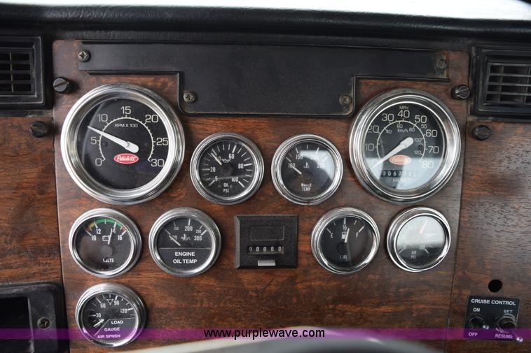 image for item L3477 2000 Peterbilt 378 semi truck