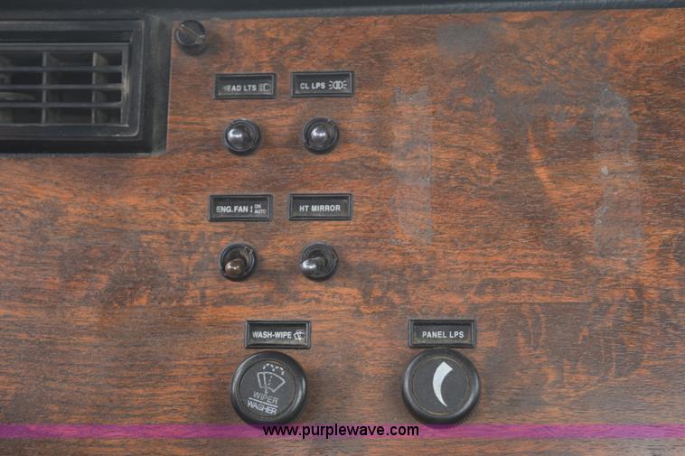 image for item L3477 2000 Peterbilt 378 semi truck