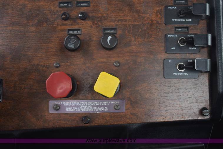 image for item L3477 2000 Peterbilt 378 semi truck