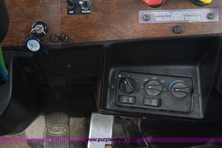 image for item L3477 2000 Peterbilt 378 semi truck