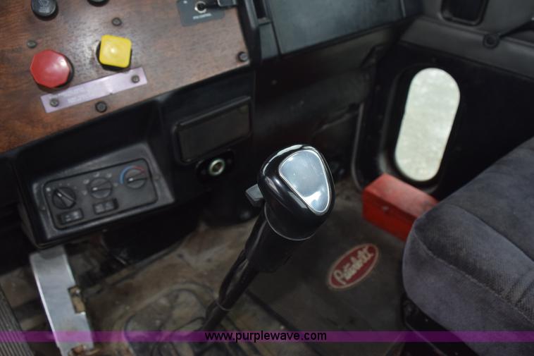 image for item L3477 2000 Peterbilt 378 semi truck