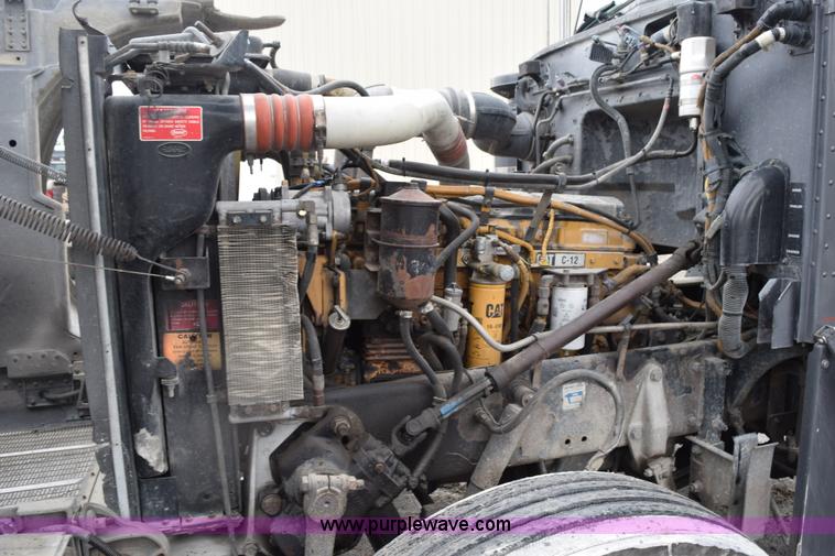 image for item L3477 2000 Peterbilt 378 semi truck