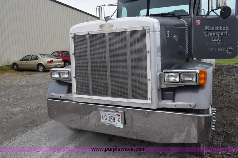 image for item L3477 2000 Peterbilt 378 semi truck