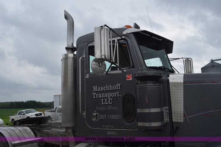 image for item L3477 2000 Peterbilt 378 semi truck
