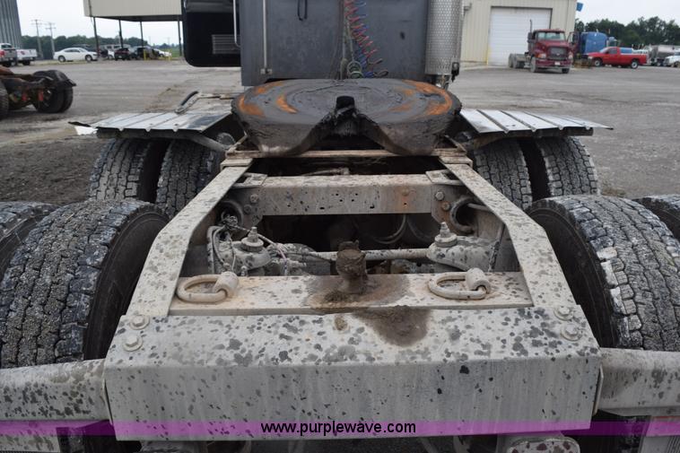 image for item L3477 2000 Peterbilt 378 semi truck