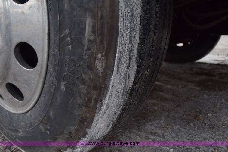 image for item L3477 2000 Peterbilt 378 semi truck