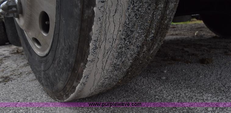 image for item L3477 2000 Peterbilt 378 semi truck