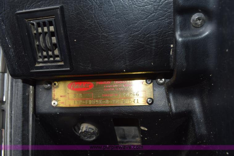 image for item L3477 2000 Peterbilt 378 semi truck