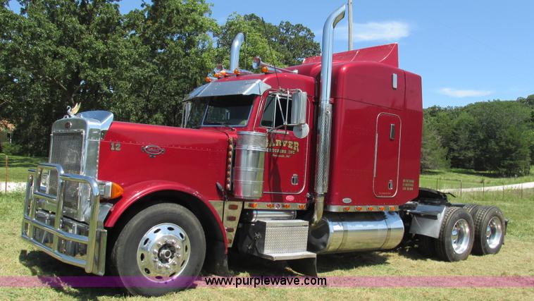 image for item L5251 2001 Peterbilt 379 semi truck