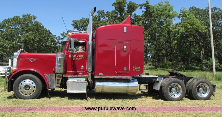 image for item L5251 2001 Peterbilt 379 semi truck
