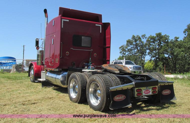 image for item L5251 2001 Peterbilt 379 semi truck
