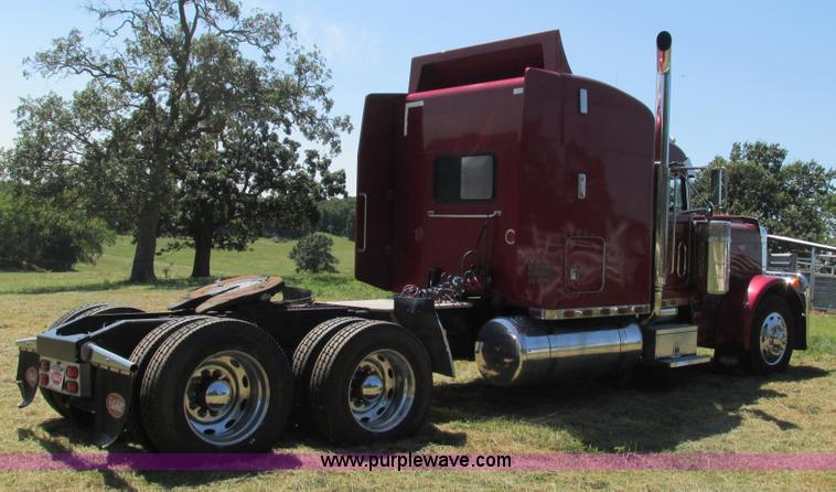 image for item L5251 2001 Peterbilt 379 semi truck
