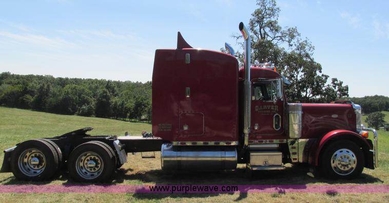 image for item L5251 2001 Peterbilt 379 semi truck