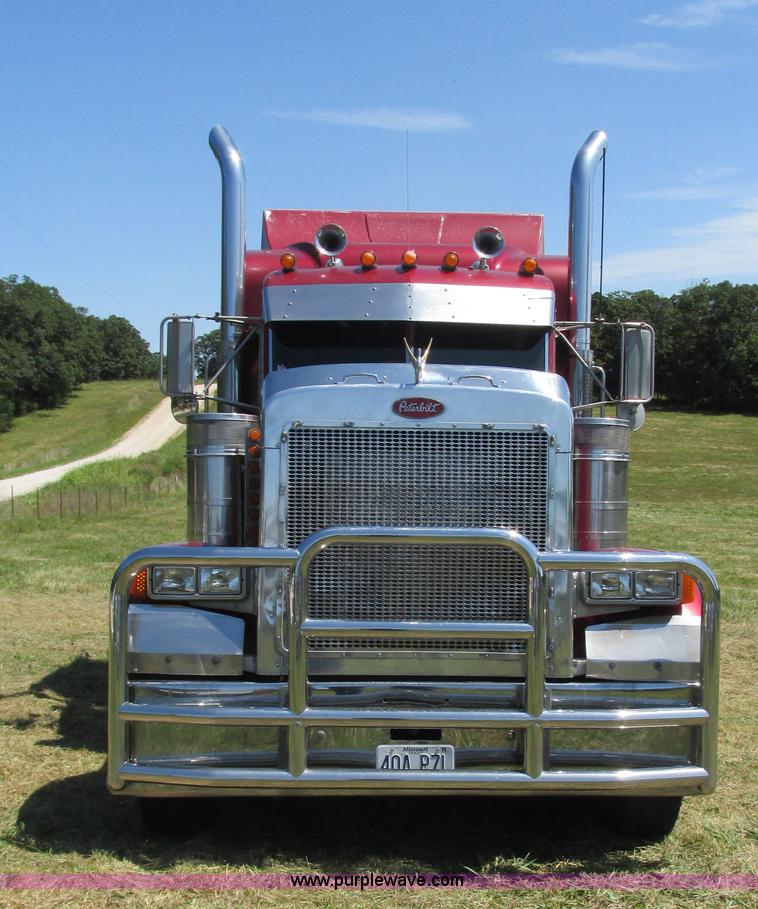 image for item L5251 2001 Peterbilt 379 semi truck