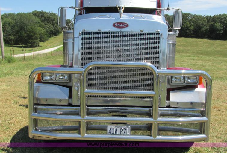 image for item L5251 2001 Peterbilt 379 semi truck