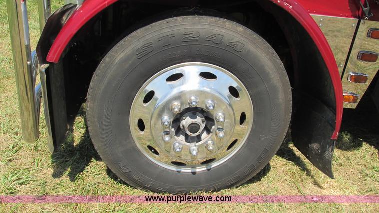 image for item L5251 2001 Peterbilt 379 semi truck