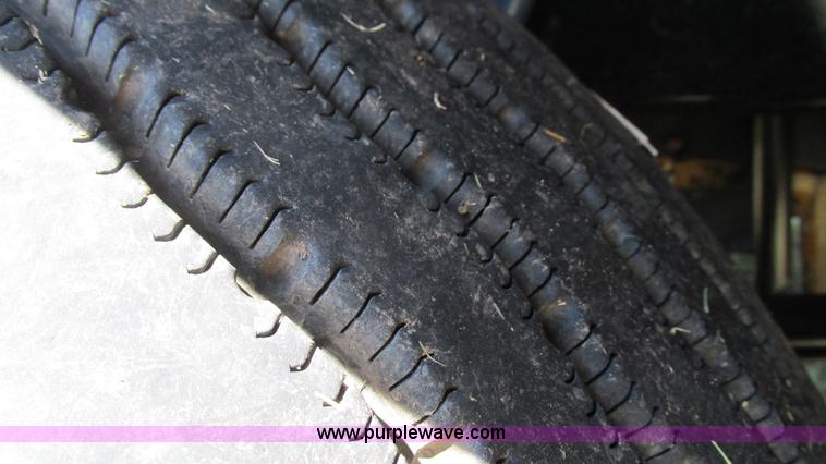 image for item L5251 2001 Peterbilt 379 semi truck