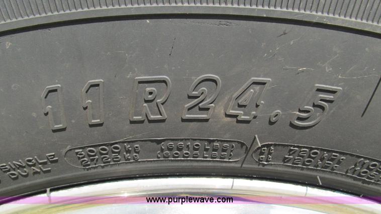 image for item L5251 2001 Peterbilt 379 semi truck