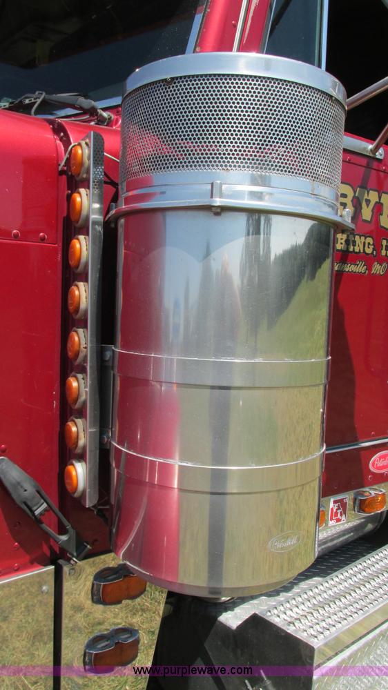 image for item L5251 2001 Peterbilt 379 semi truck